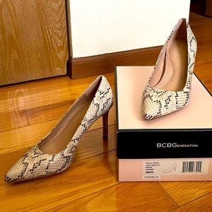 BCBGeneration Ivory Snake Skin Print Heels Size 5 Textile Upper